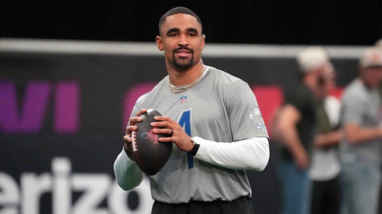 NFC-QB-Jalen-Hurts-prepares-for-Pro-Bowl-Games.jpg