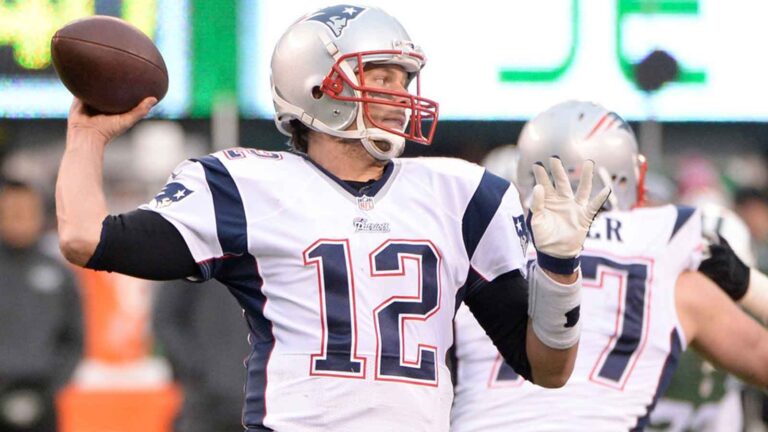 Patriots-quarterback-Tom-Brady-throws-a-pass-against-the-Jets.jpg