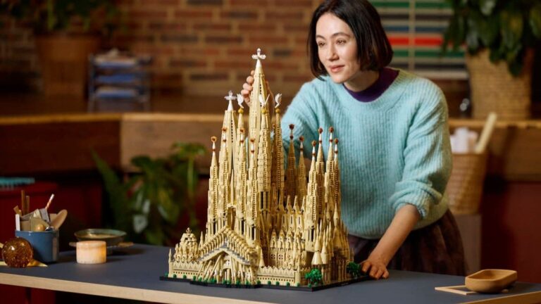 LEGO Architecture Sagrada Familia is the Biggest LEGO Set Ever