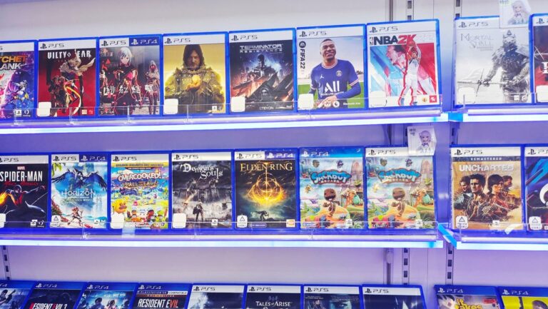 PlayStation Plus Cancellations Won't Force Sony U-Turn on Killing Discs, Analysts Say